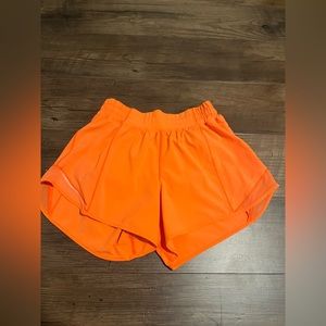 Lululemon Hotty got shorts (highlight orange) 4’’
